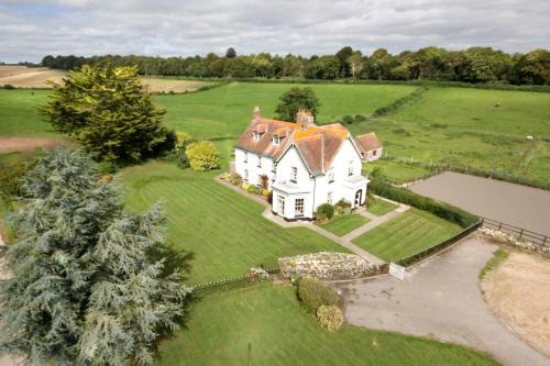 Blandford Saint Mary Bed & Breakfast | Lower Bryanston Farm