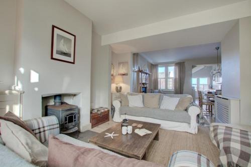 Fairlight House | Lower Coastguard Cottage