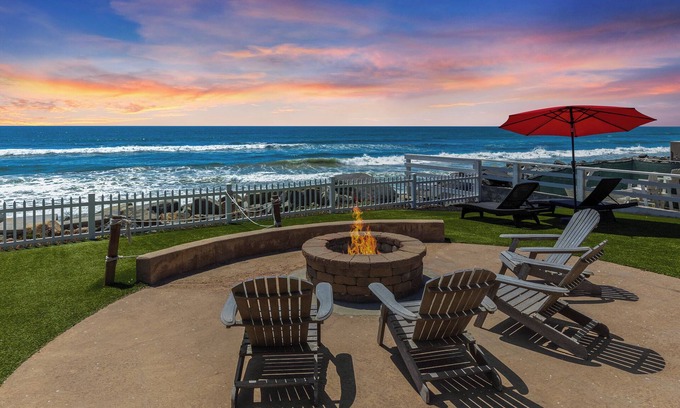 South Oceanside House | Lower Level Pet Friendly Beachfront Duplex with a Spa P913-2