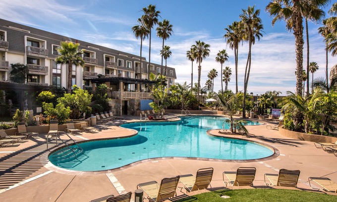 Townsite Condo | "Lowest Price of the Season" Beautiful Garden View and Ocean Breezes!