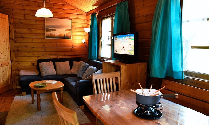 Hayingen House | Ltd-03 Holzblockhaus mit Sw-terrasse für 4 P. mit Haustier - Ferienpark Lauterdörfle