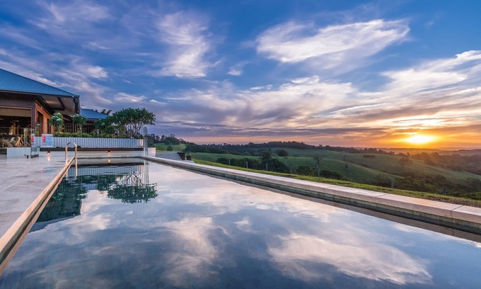 Fernleigh Villa | Luana Estates - Hawaiian opulence & views