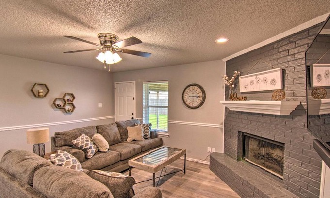 Lubbock House | Lubbock Home with Backyard - 6 Mi to Texas Tech