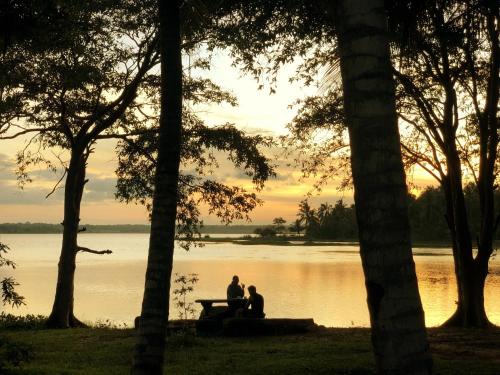 Weerawila Bed & Breakfast | Lucas Lake Hotel