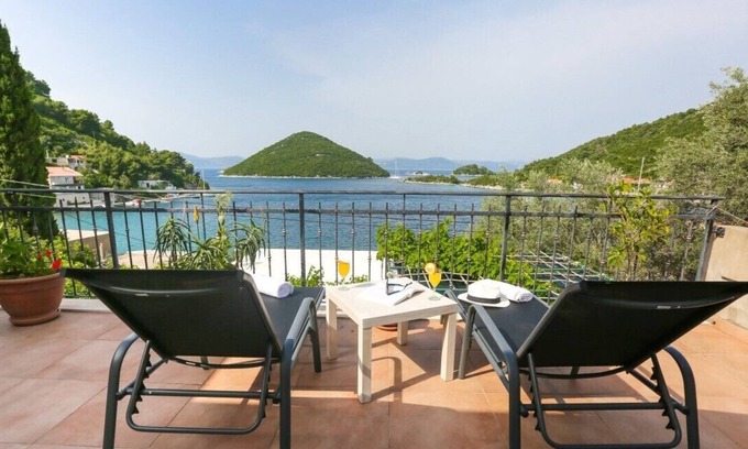 Prozurska Luka Apartment | Lucia Apartment Mljet