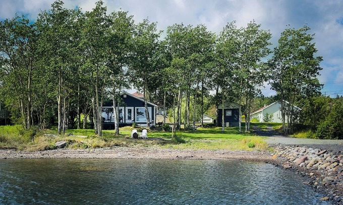 Campbellton House | Lucky Bay Hideaway - Seaview Sauna & cedar hot tub