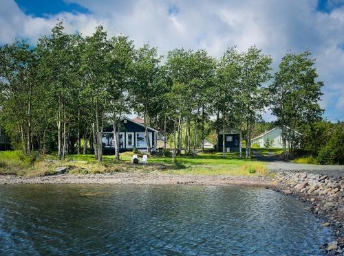 Campbellton House | Lucky Bay Hideaway - Seaview Sauna & cedar hot tub