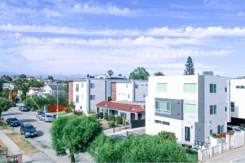 Mid City House | Lucky Charm 4 Bedroom Mid-City Apartment