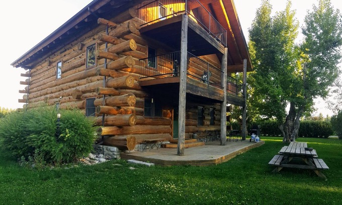 Four Corners Cabin | Lucky Dog Lodge - Spectacular Large Group Accommodations!