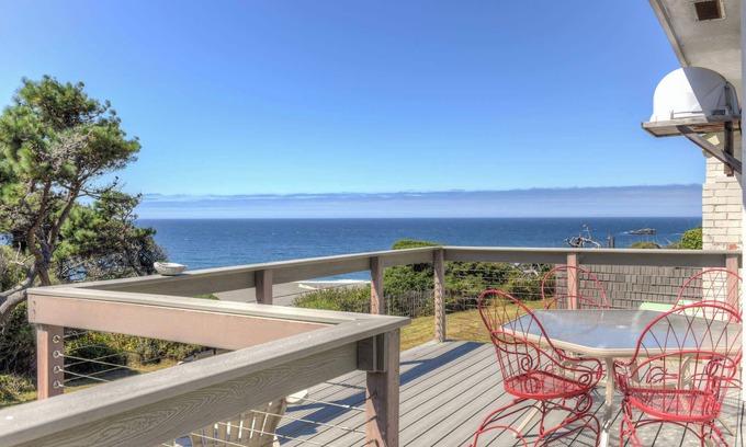 Gualala House | Lucky Ewe | Ocean View Retreat!