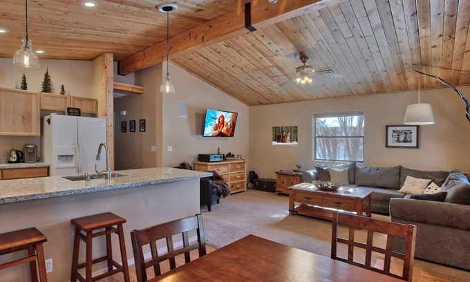 Zane Grey Cabin | Lucky Penny Cabin | New Game Room & Pet Friendly!