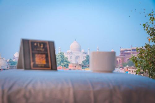 Taj Ganj House | Lucky Restaurant & Guest House