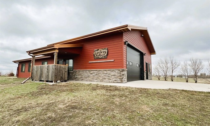Waubay House | Lucky`s Hide - Hunting/Fishing Cabin Near Waubay in Northeast SD