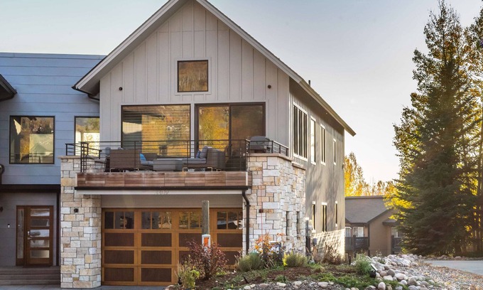 Steamboat Springs House | Lucky Snowflake | Pet Friendly | Air Conditioning | Hot Tub | Pet Friendly