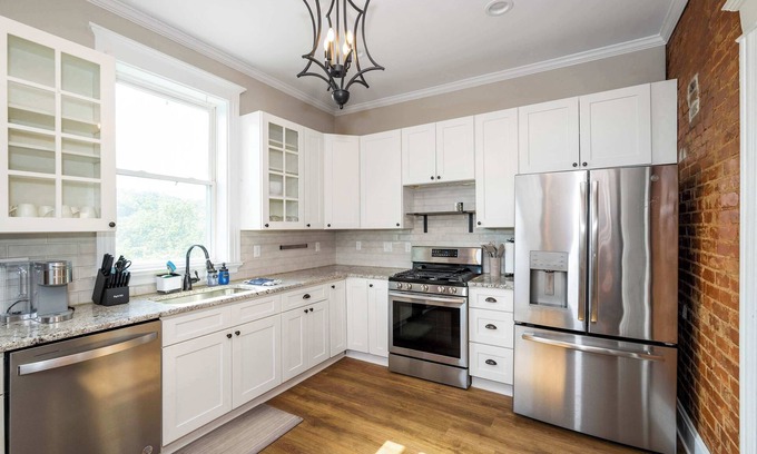 Ludlow House | Ludlow Lodge w/City Views