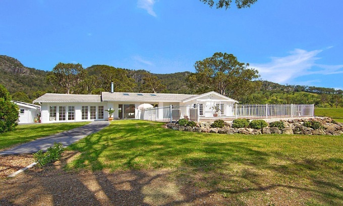 Gloucester House | LUJO HOUSE - Elegant & modern home - Retreat in Gloucester - Tranquil Rural Escape with Pool & Views