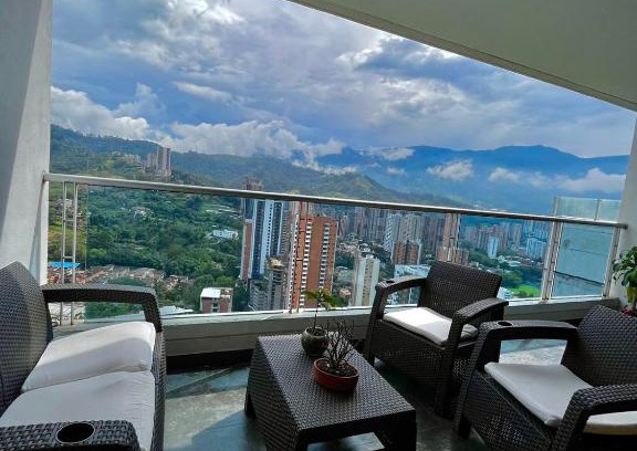 Sabaneta House | LUJOSA HABITACION AMOBLADA COMPARTIDA MEDELLIN - Sabaneta