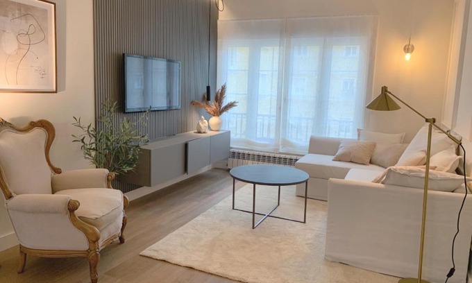 Distrito Llano Apartment | Lujoso apartamento boutique a estrenar con parking gratis