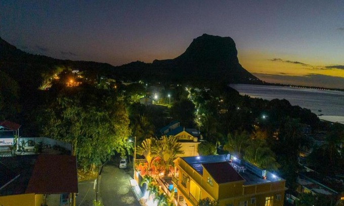 La Gaulette Apartment | Lukshvilla private villa Le morne wind n kite surfers accomodation & car rental mauritius