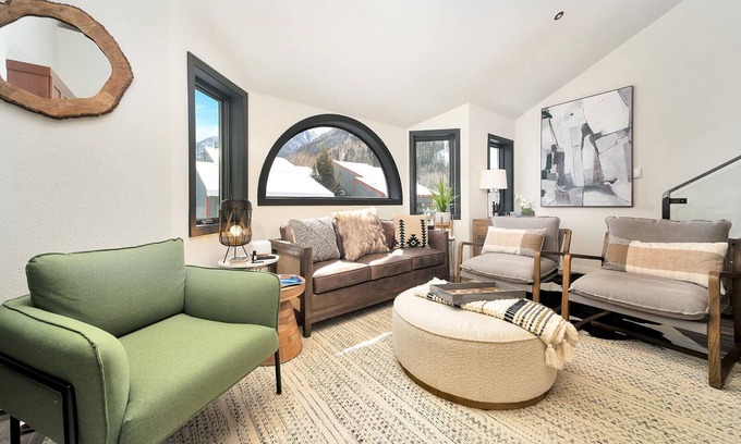 Telluride Condo | Lulu 6J Contemporary Telluride Condo - 2 Bed + Loft, 3 Bath, Sleeps 6
