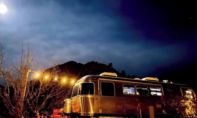 Glenwood Springs RV Rental | ★Lumen Airstream Retreat RAFTSkiHIKE ΩHottubΩ