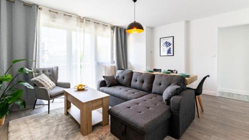 Dijon Apartment | Lumina - Spacieux & comfortable
