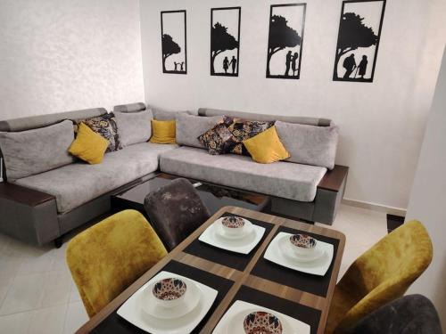El Jadida Apartment | lumineux, or et ébène Mariés et familles