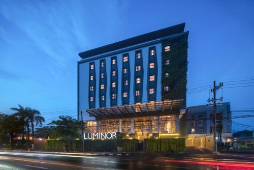 Sidoarjo Hotel | Luminor Hotel Airport Sidoarjo By WH , Best Choice and Strategic Location with a Rooftop area in Town