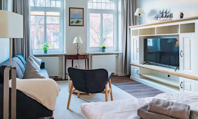 Warnemuende Apartment | Luminos Summary: Hist