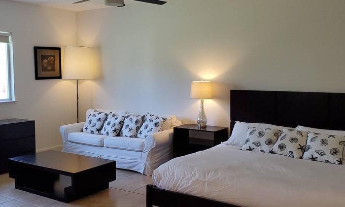 Alice Town Apartment | "Luna Beach" Studio Villa