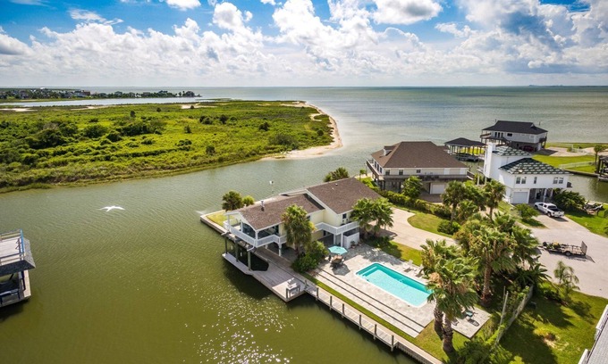 Terramar Beach House | Luna Mar | Canal-Front, Private Pool