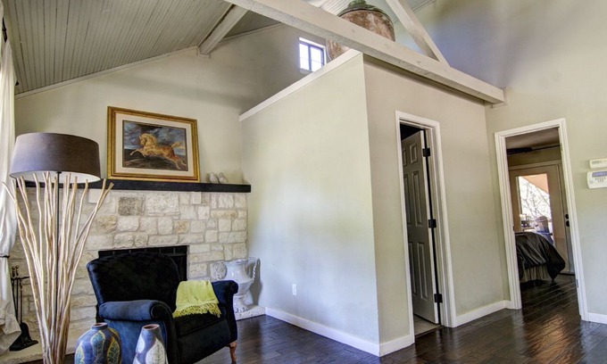Wimberley Cabin | Luna Rio Cabana 1br/1ba -Hot Tub & Screened Porch!