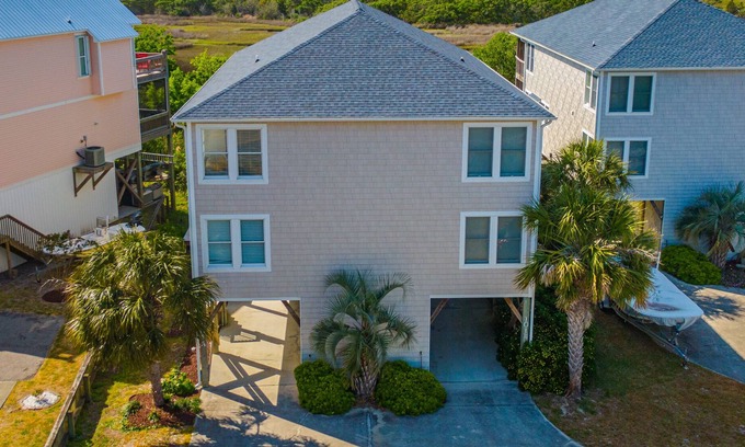 Surf City House | Luna's Lagoon: 3BR, 3BA, Sleeps 8 - waterfront with views! Walk to beach!