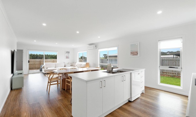 Rhyll House | Luna Vista by Ready Set Stay