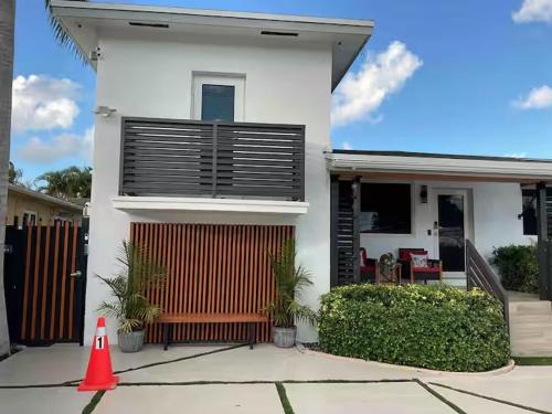 West Little Havana Apartment | Luna y Sol Calle 8