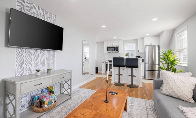 West Hempstead Apartment | LunaVista's Cozy Corner, 1B&1Bth