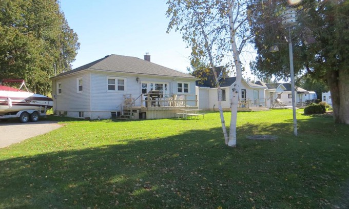 Lindsay Resort | Lunge Haven Cottages & Boating Club