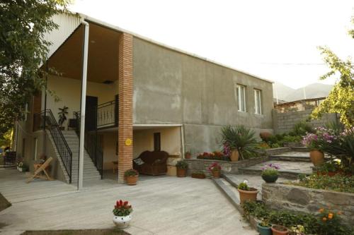 T'ba House | Luni