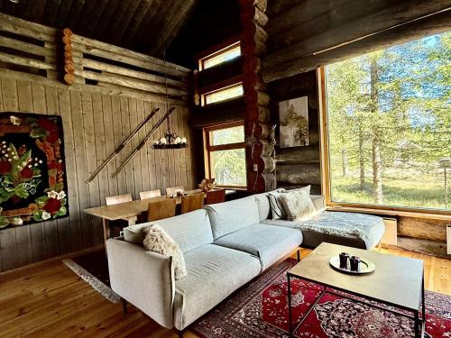 Lampivaara Ski Chalet | Luosto Villa by Lapland Villas, near Lake Aarnilampi Beach, Sauna, WiFi, Great Private Villa for Families & Outdoor Lovers
