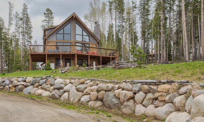 Breckenridge House | Lupine Lookout, 5BR Mountain Home, Pet Friendly, Hot Tub, Near Slopes & Town