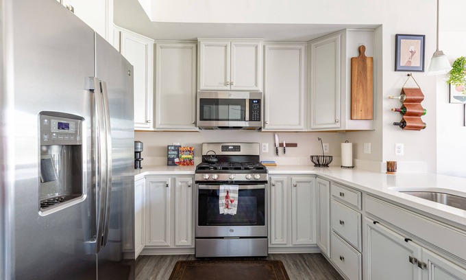 Arcola House | Lush, Charming Getaway Townhome Wine Country Virginia w/ private Garage