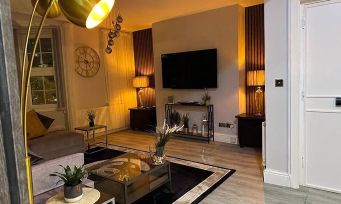 The Westside Condo | Lush Jacuzzi Apartment 2 Bedrooms with Balcony