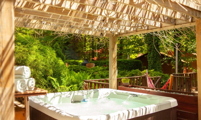Fennville House | Lush Oasis near Lake Michigan
