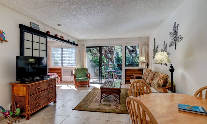 Maalaea Condo | Lush View Condo Just Moments from the Beach