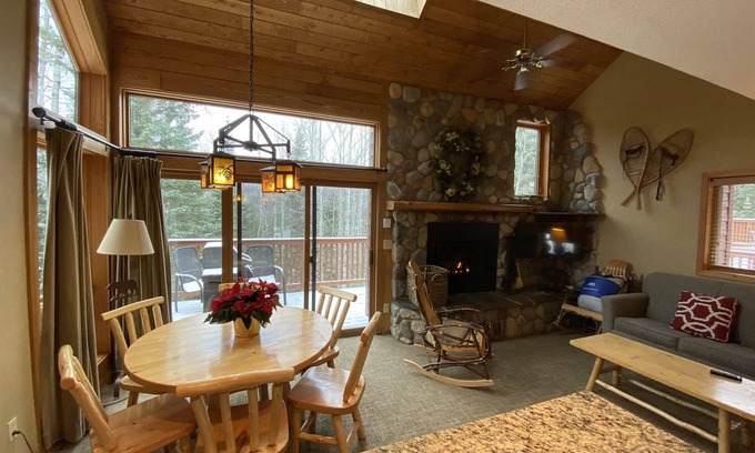 Lutsen House | Lutsen Escape - Spacious deck n' Grill Townhome