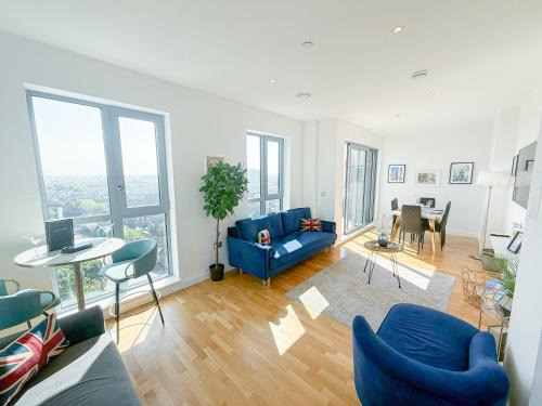 St. Mary's Park Apartment | Lux 3-Bedroom Penthouse in Battersea with 3 Private Balconies near Clapham , Nine Elms