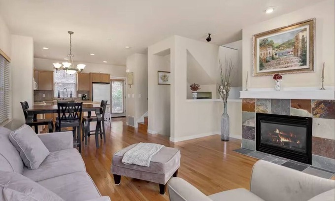 Education Hill House | Lux 3-bedroom townhome