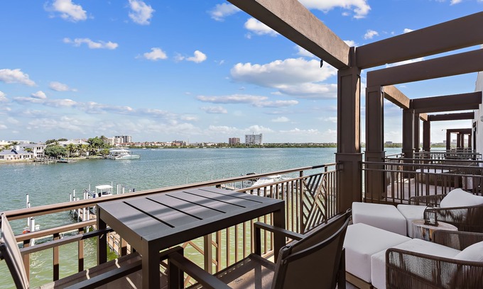 Clearwater Beach House | LUX 3 STORY/4 DECKS WATERFRONT W/3 BR w/DOCK & BOAT SLIP! Walk to beach! BBQ!