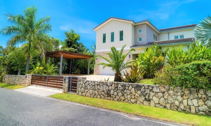 Patricks Island Villa | Lux 4 bd Ocean View House w/ Pool and Yoga Studio