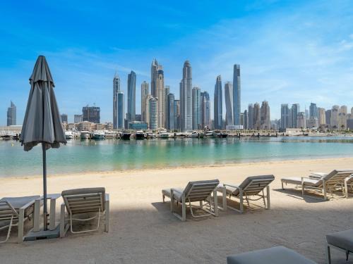Dubai Marina Apartment | Lux 4 Bed with Views overlooking Private Beach